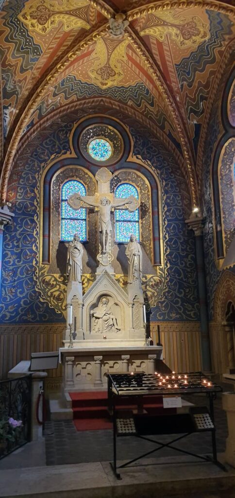 La chiesa di Mattia, uno degli edifici più antichi di Budapest 30 holy cross