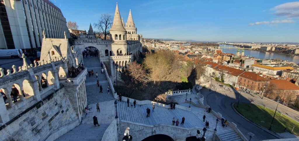 Il bastione dei pescatori: guida alla fortezza bianca di Budapest 11 il bastione dei pescatori, budapest