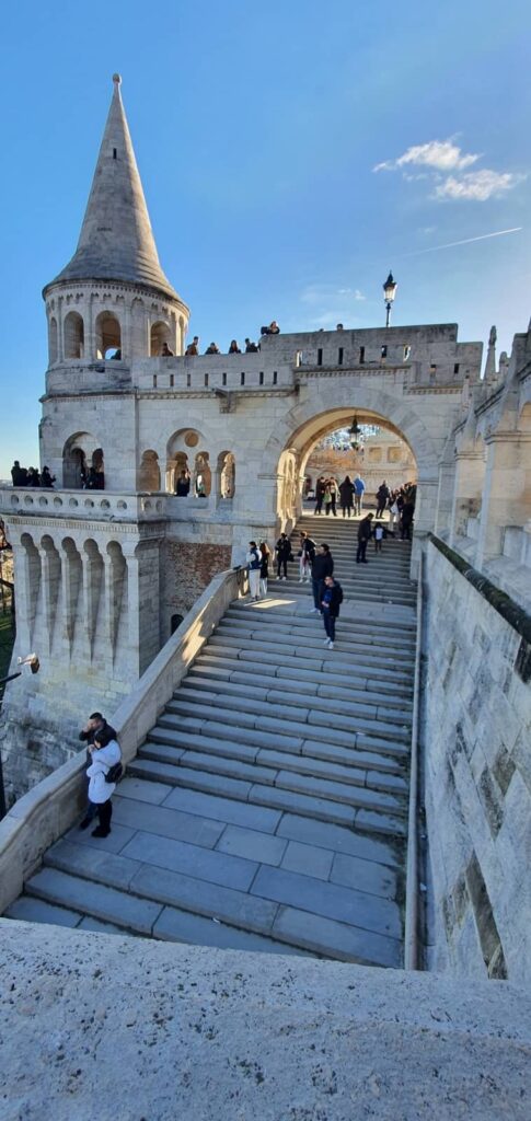 Il bastione dei pescatori: guida alla fortezza bianca di Budapest 6 il bastione dei pescatori budapest 4