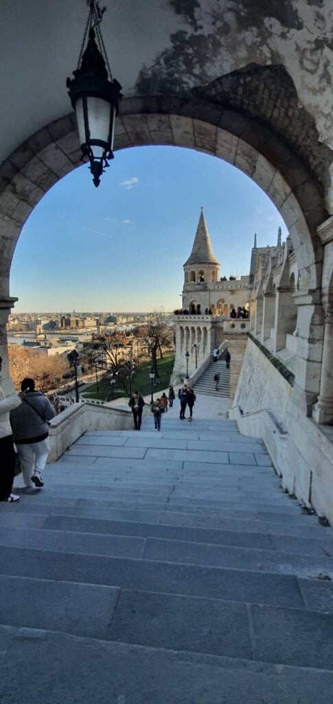 Il bastione dei pescatori: guida alla fortezza bianca di Budapest 7 il bastione dei pescatori budapest 5