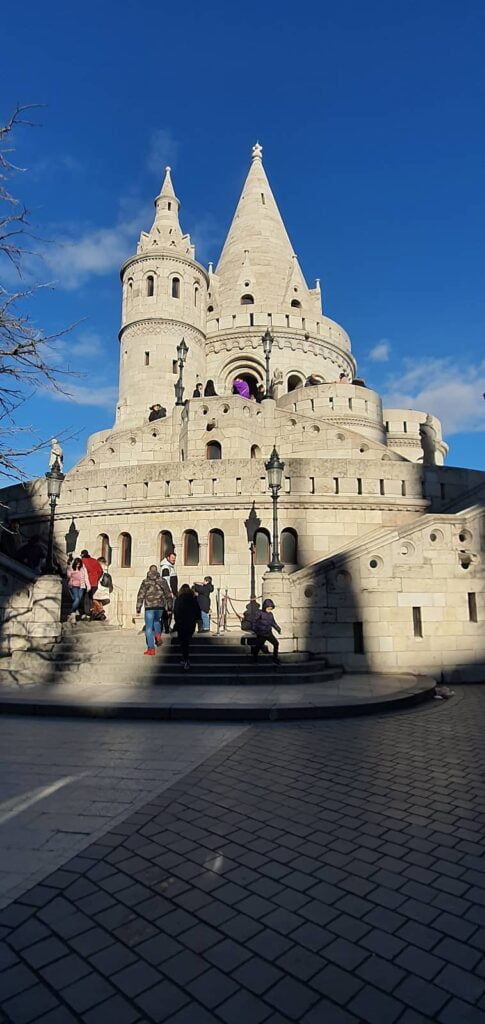 Il bastione dei pescatori: guida alla fortezza bianca di Budapest 8 il bastione dei pescatori budapest 6