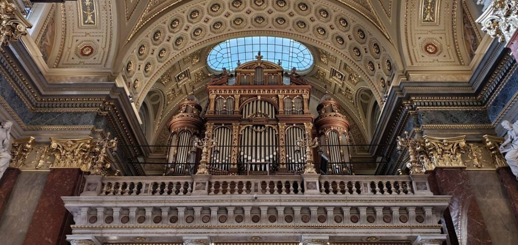 Basilica di Santo Stefano una delle chiese più importanti di Budapest 15 organo Basilica di Santo Stefano Budapest
