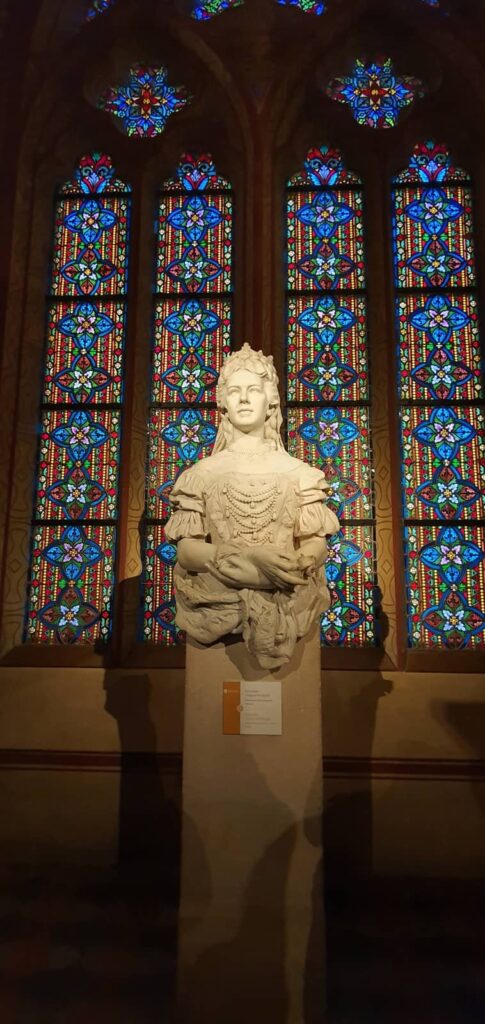 La chiesa di Mattia, uno degli edifici più antichi di Budapest 42 il busto della principessa sissi