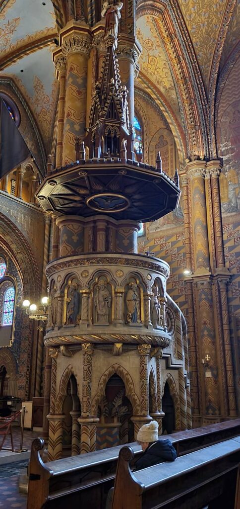 La chiesa di Mattia, uno degli edifici più antichi di Budapest 45 pulpito chiesa mattia