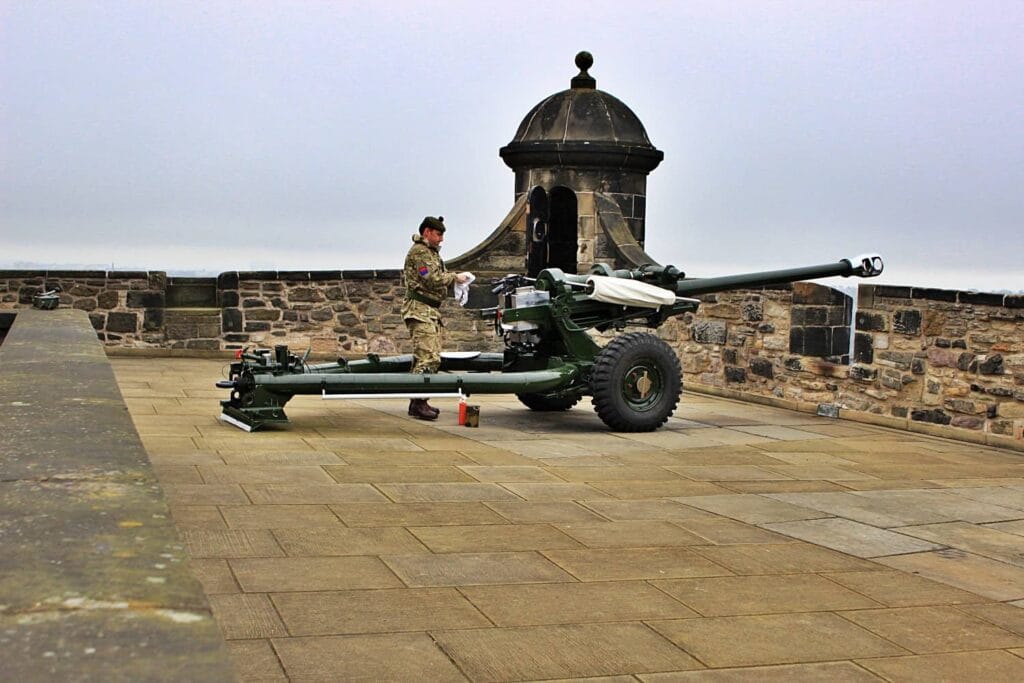 One O'Clock Gun - castello di edimburgo