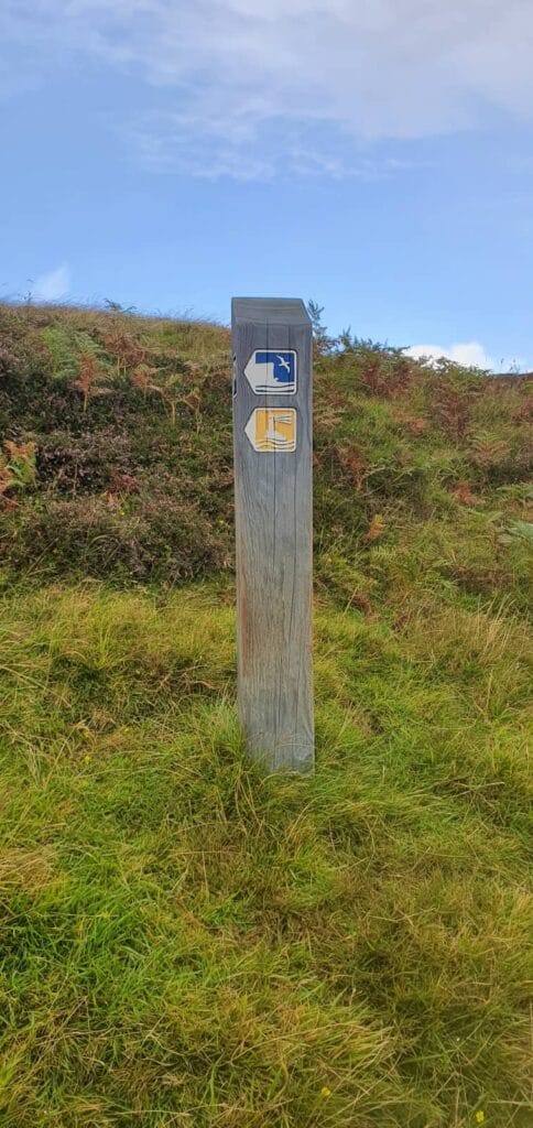 sentiero verso la riserva naturale di Hermaness, visitare unst