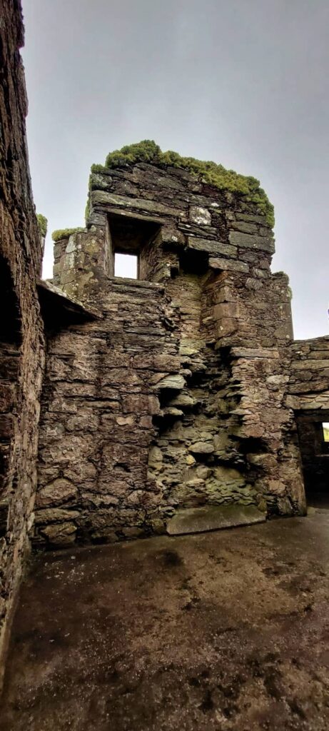 Muness castle: il castello più a nord del Regno Unito 16 interno di muness castle, unst