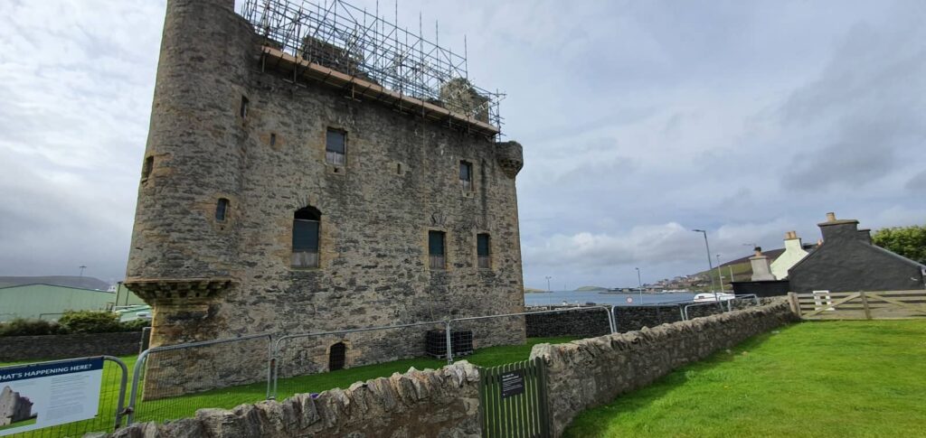 Scalloway, l'antica capitale delle isole Shetland 9 Scalloway castle