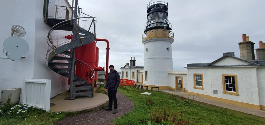 Sumburgh Head: il Faro dei Puffin e l’anima delle Shetland 17 Sumburgh Head lighthouse