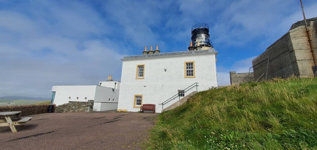 Sumburgh Head: il Faro dei Puffin e l’anima delle Shetland 22 Sumburgh Head, stazione radio