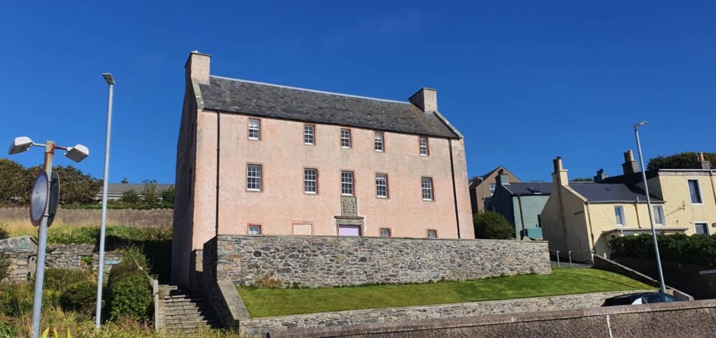 Scalloway, l'antica capitale delle isole Shetland 17 The Muckle Haa, scalloway