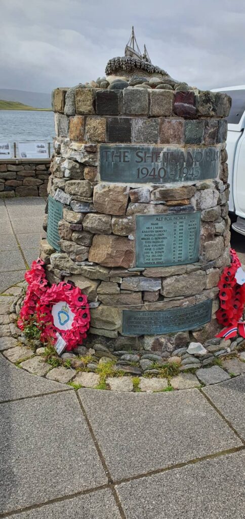 Scalloway, l'antica capitale delle isole Shetland 6 The Shetland Bus Memorial scalloway