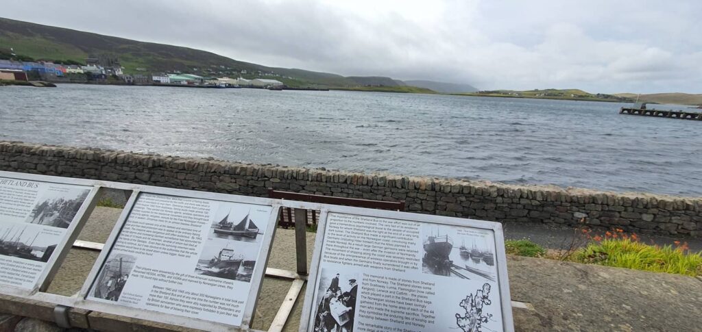 Scalloway, l'antica capitale delle isole Shetland 7 The Shetland Bus Memorial, scalloway, shetland