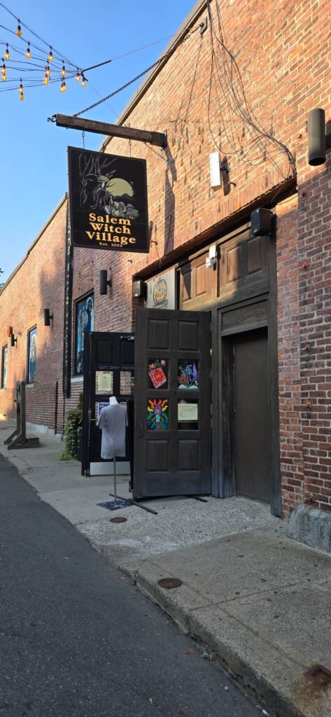 cosa vedere a salem: Salem Witch Village e The lost library