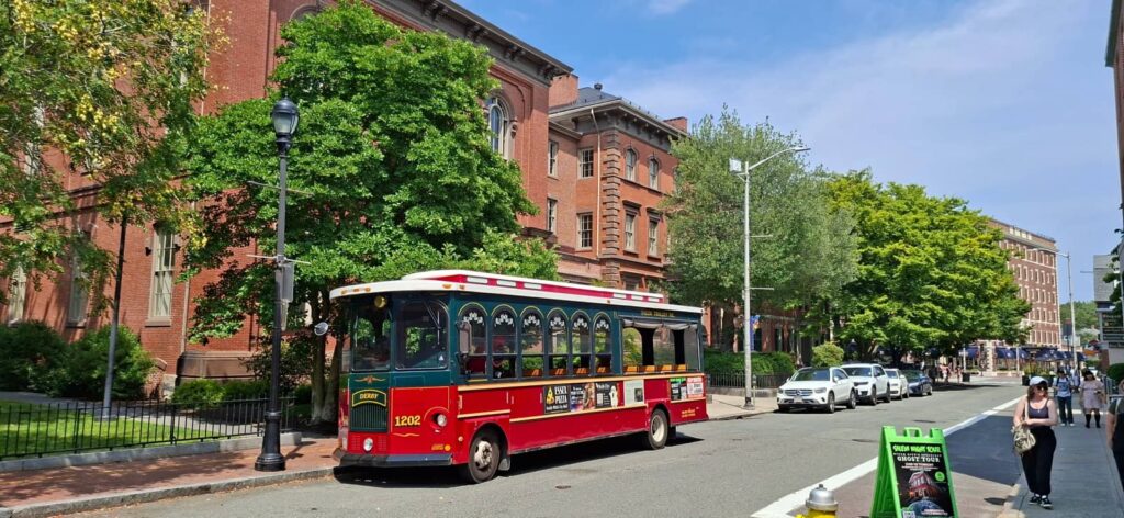 come muoversi a salem, Salem trolley