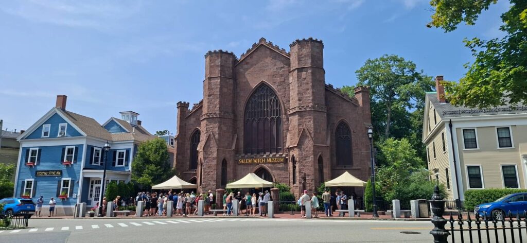 cosa vedere al salem witch museum, Facciata del Salem Witch Museum a Salem Massachusetts
