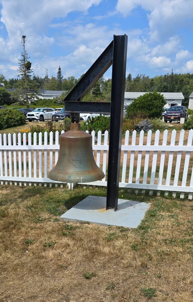 Pemaquid Point Lighthouse: il faro che racconta l’anima del Maine 9 Pemaquid Point Lighthouse campana