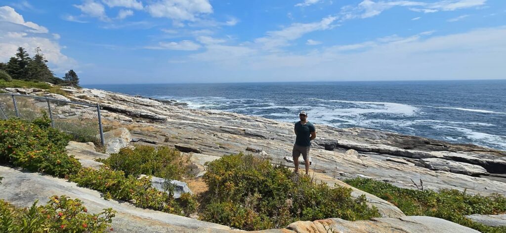 Pemaquid Point Lighthouse: il faro che racconta l’anima del Maine 11 le scogliere di Pemaquid Point Light