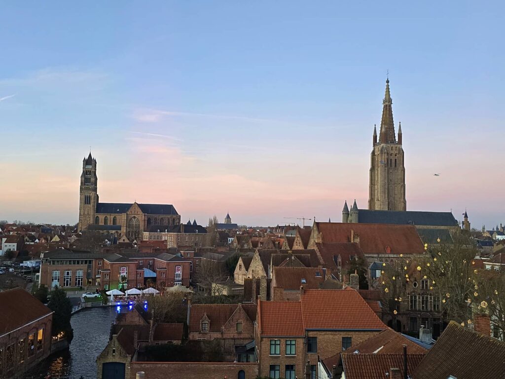 Vista panoramica su Bruges dalla terrazza del birrificio De Halve Maan