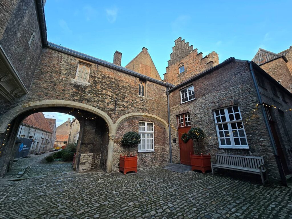 Adornes Domain Bruges esterno del complesso medievale fondato dalla famiglia Adornes