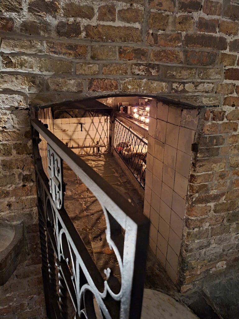 cripta Adornes Domain a bruges