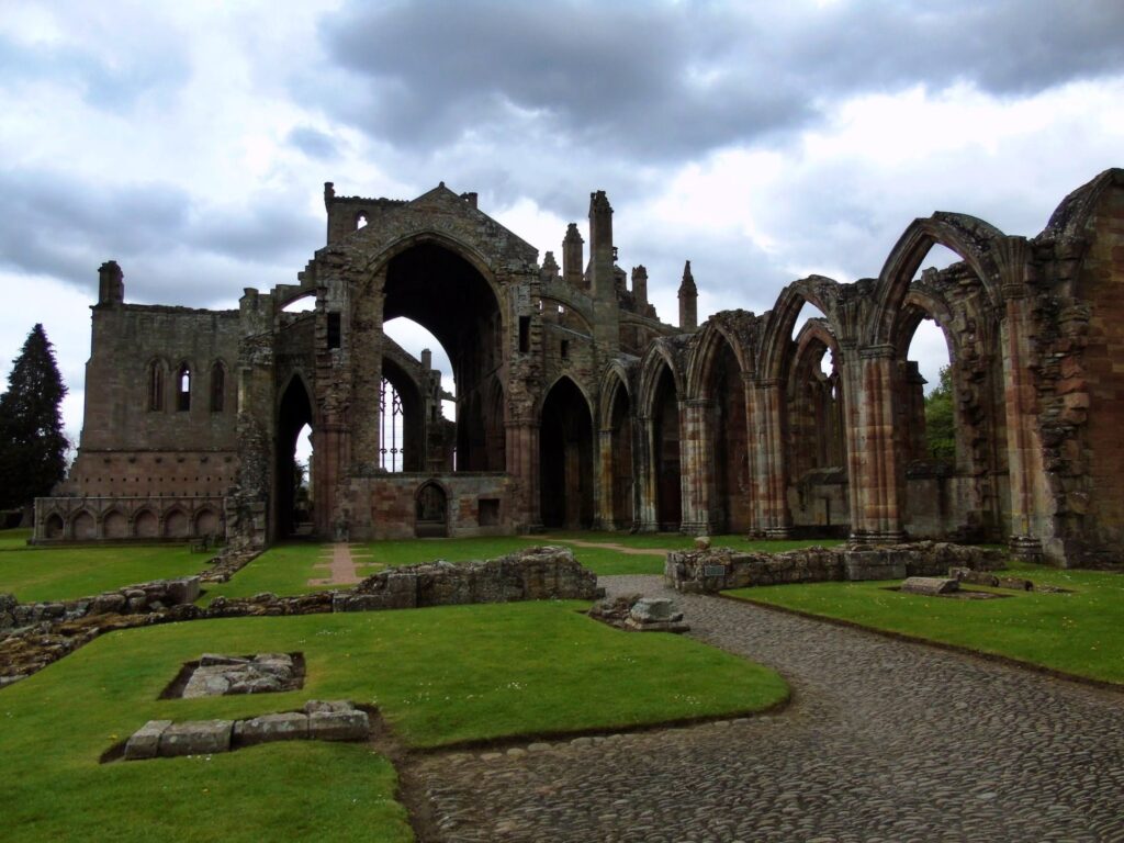 Abbazia di Melrose, Scozia, centro della produzione di lana nel Medioevo