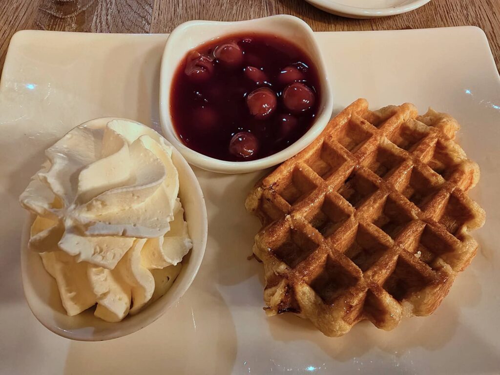 Waffle di Liegi caramellato con amarene al House of Waffles Bruges