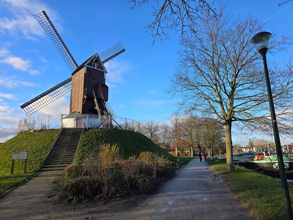 Sint-Janshuismolen, mulini a vento di bruges