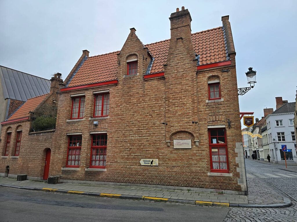 strada verso Volkskunde museum