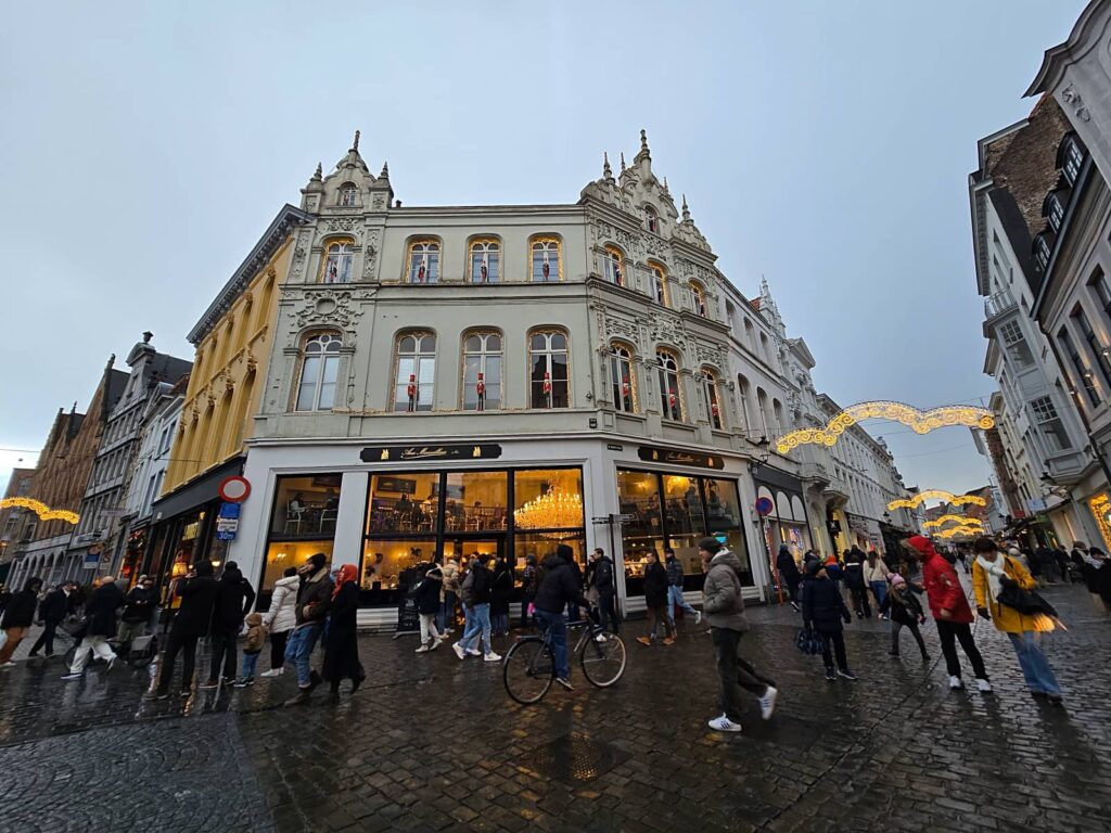 Cosa vedere a Bruges: guida completa alla perla delle Fiandre che ti ruba il cuore 48 Aux Merveilleux de Fred