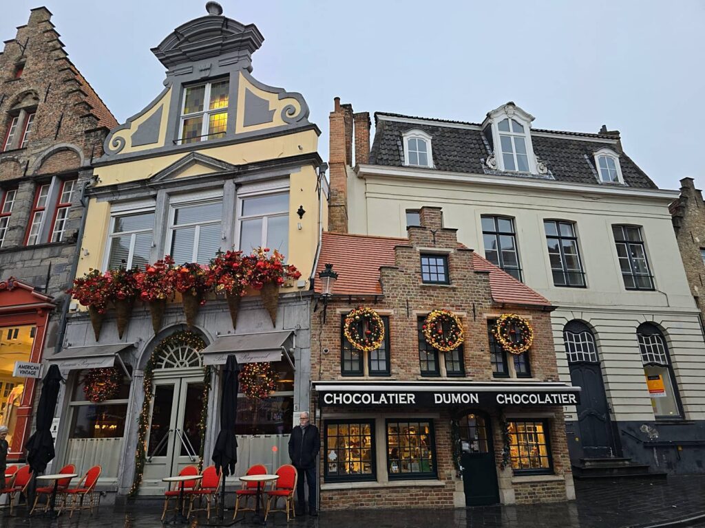 Cosa vedere a Bruges: guida completa alla perla delle Fiandre che ti ruba il cuore 45 Eiermarkt. chocolatier dumon bruges