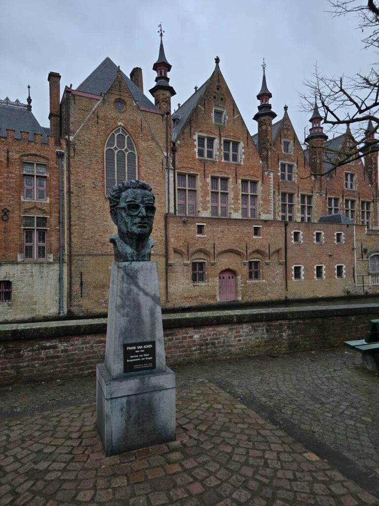 Cosa vedere a Bruges: guida completa alla perla delle Fiandre che ti ruba il cuore 53 Frank Van Acker