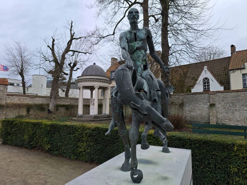 Cosa vedere a Bruges: guida completa alla perla delle Fiandre che ti ruba il cuore 109 Hof Arents, parco bruges, cavalieri apocalisse
