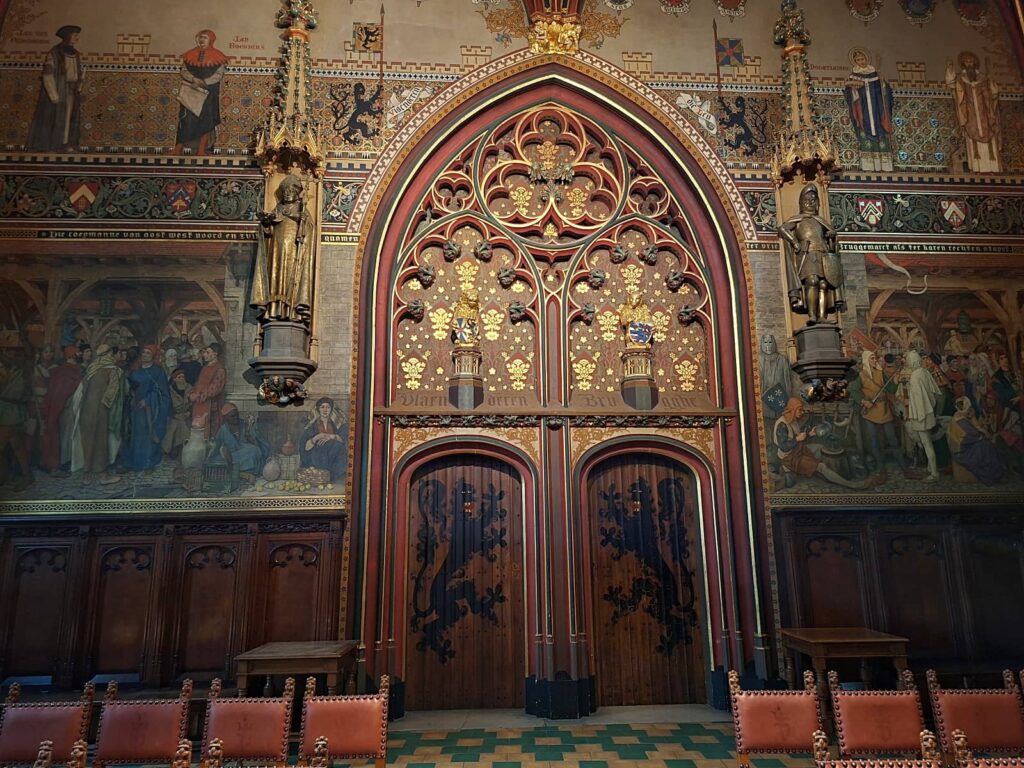 Cosa vedere a Bruges: guida completa alla perla delle Fiandre che ti ruba il cuore 36 Piazza Burg e lo Stadhuis, cosa vedere a bruges