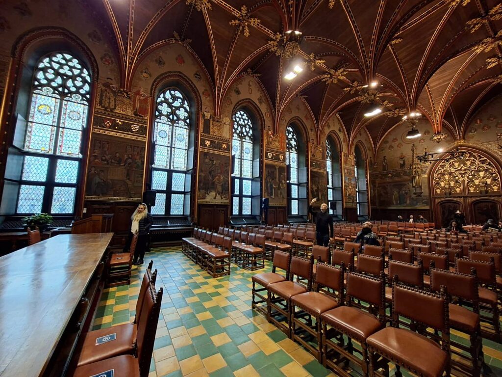 Cosa vedere a Bruges: guida completa alla perla delle Fiandre che ti ruba il cuore 34 Piazza Burg e lo Stadhuis, cosa vedere. bruges