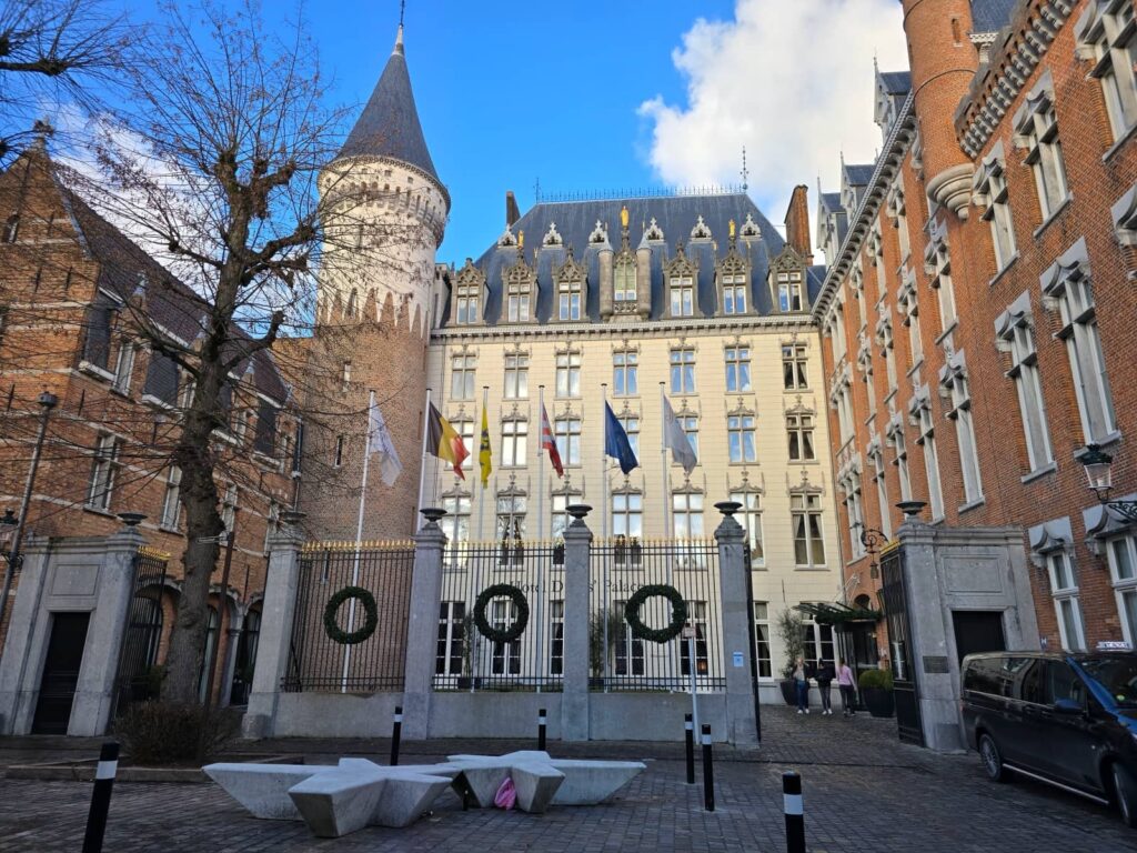 Cosa vedere a Bruges: guida completa alla perla delle Fiandre che ti ruba il cuore 148 Quartiere Sint-Jacobs, palazzo dei duchi di borgogna