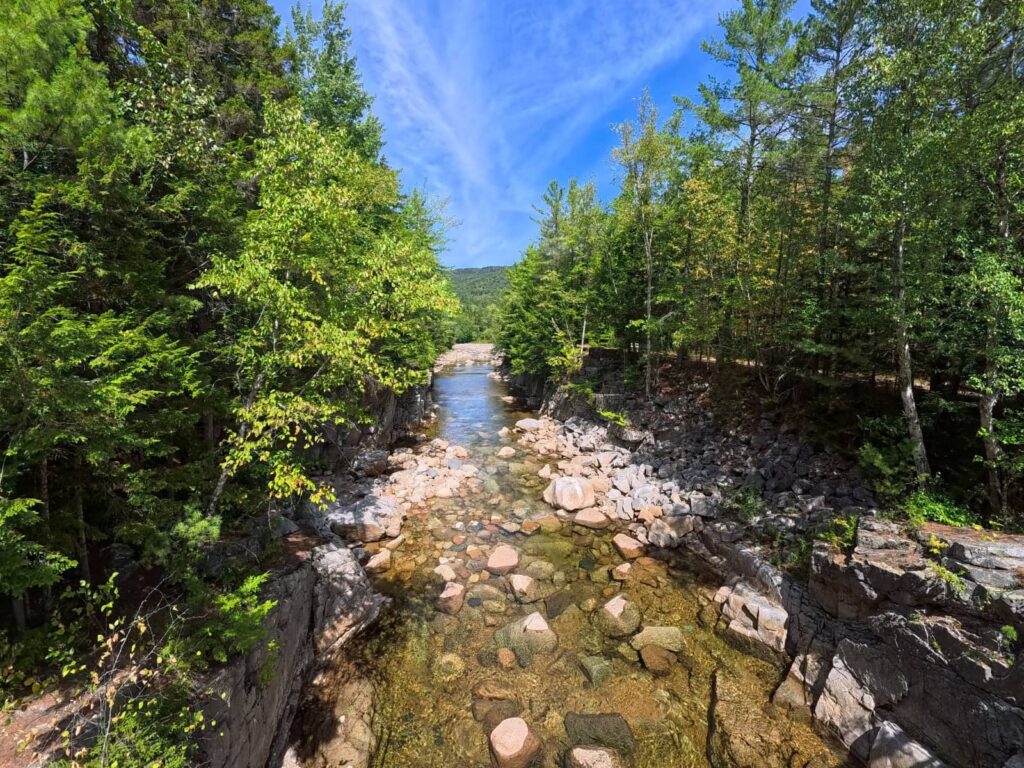 cascate Kancamagus Highway: rocky gorge