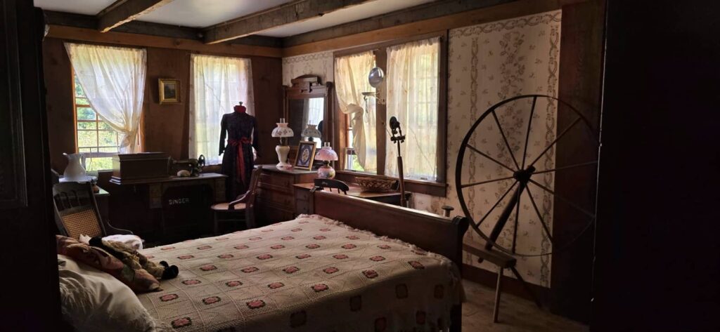 Russell-Colbath Homestead: la casa storica nascosta lungo la Kancamagus Highway 4 interno Russell-Colbath Homestead, case storiche new england
