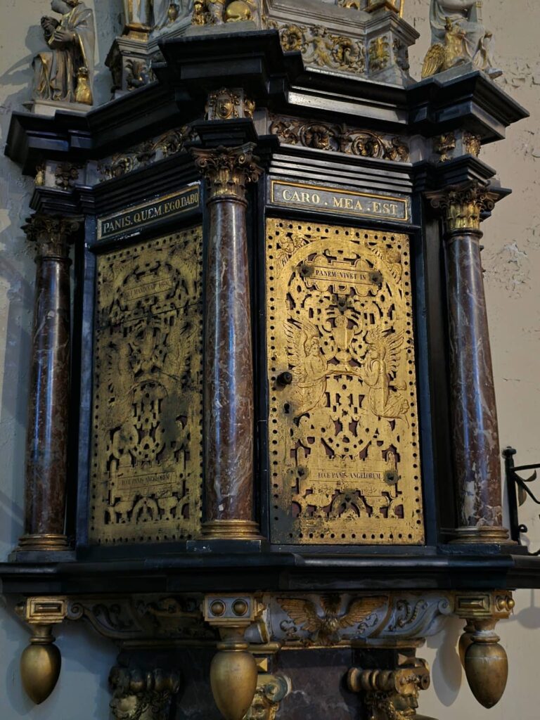 Cosa vedere a Bruges: guida completa alla perla delle Fiandre che ti ruba il cuore 152 Sint Jakobskerk 2