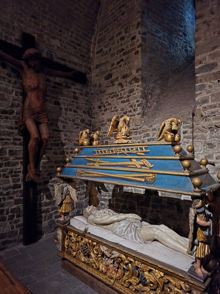 Cosa vedere a Bruges: guida completa alla perla delle Fiandre che ti ruba il cuore 39 Basilica del Santo Sangue