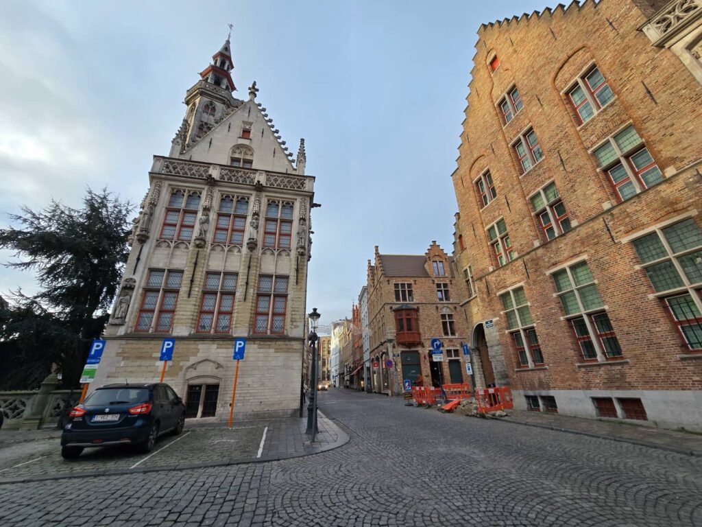Cosa vedere a Bruges: guida completa alla perla delle Fiandre che ti ruba il cuore 162 la loggia dei borghesi