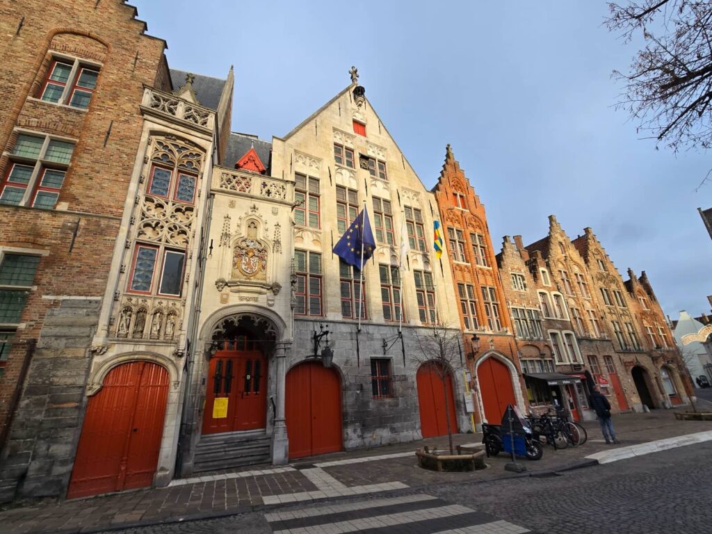 Cosa vedere a Bruges: guida completa alla perla delle Fiandre che ti ruba il cuore 193 zona piazza van eyck