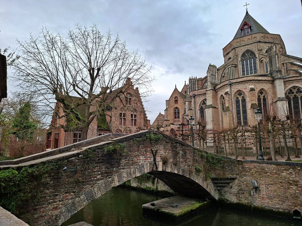 Cosa vedere a Bruges: guida completa alla perla delle Fiandre che ti ruba il cuore 6 ponte di bonifacio, bruges cosa vedere