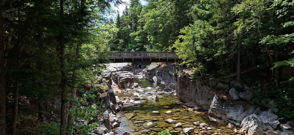 cascate Kancamagus Highway: rocky gorge