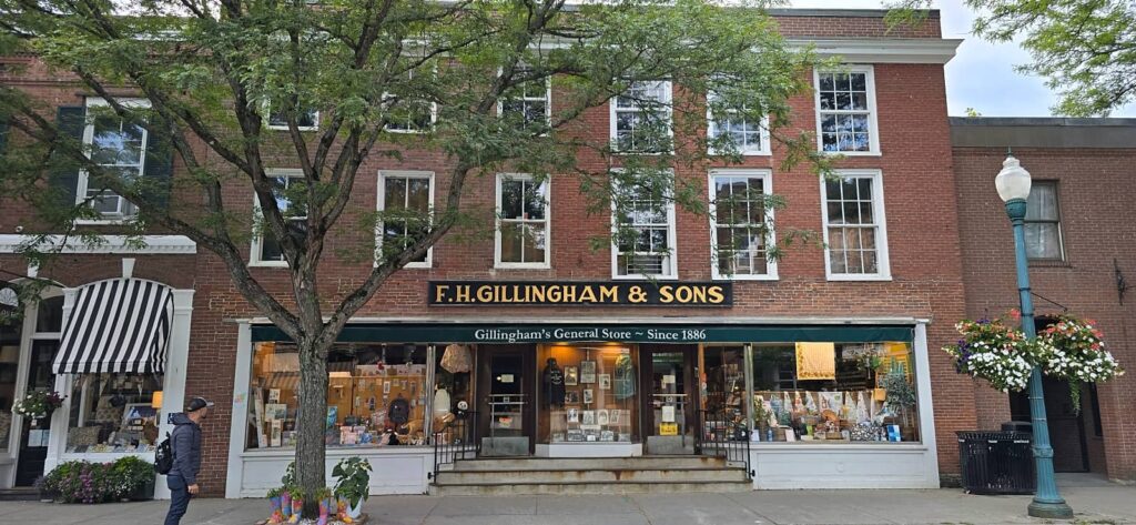 Cosa vedere a Woodstock Vermont: guida al villaggio più bello del New England 68 F. H. Gillingham & Sons, shopping woodstock