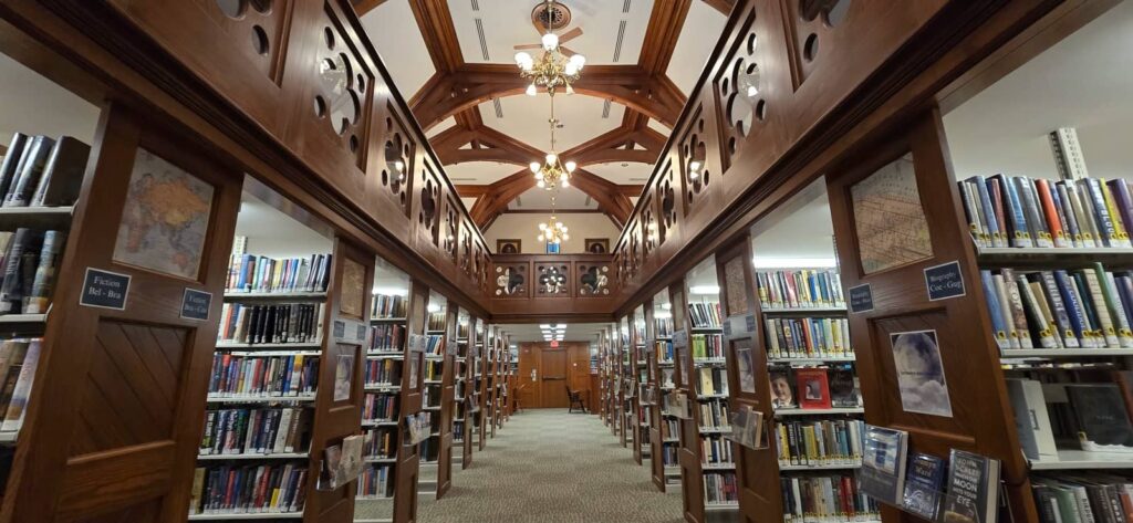 Cosa vedere a Woodstock Vermont: guida al villaggio più bello del New England 8 Norman Williams Public Library, woodstock vermont