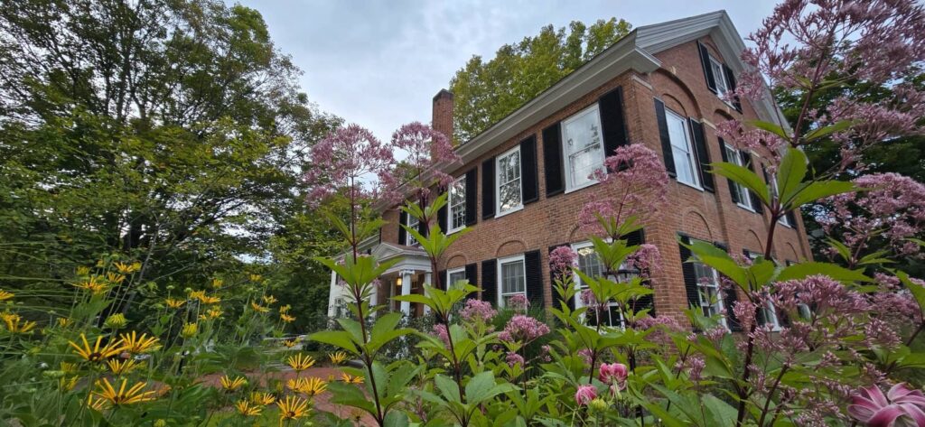Cosa vedere a Woodstock Vermont: guida al villaggio più bello del New England 4 case nel centro storico di woodstock