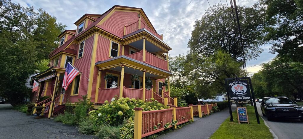 Cosa vedere a Woodstock Vermont: guida al villaggio più bello del New England 52 the vic tavern, dove mangiare a woodstock