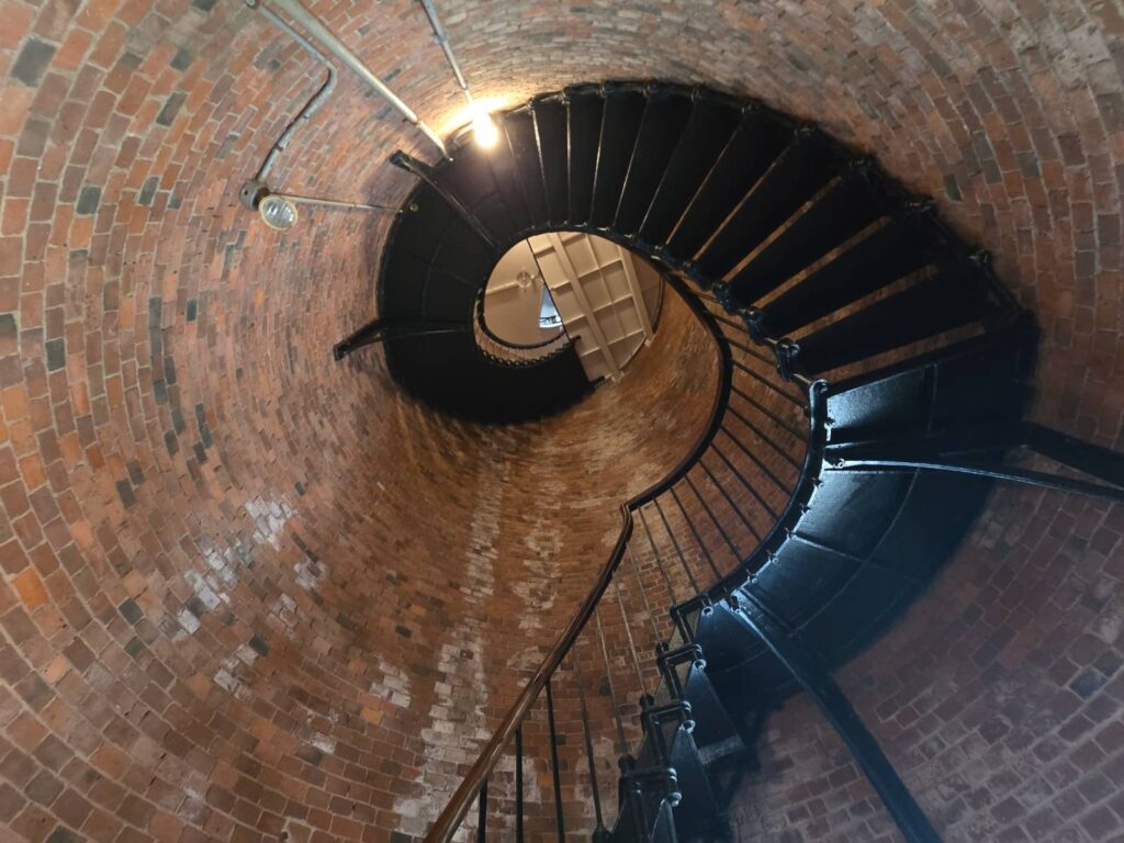 Highland Light a Truro: lo storico faro di Cape Cod salvato dall'oceano 22 interno faro di Highland Light, Cape Cod