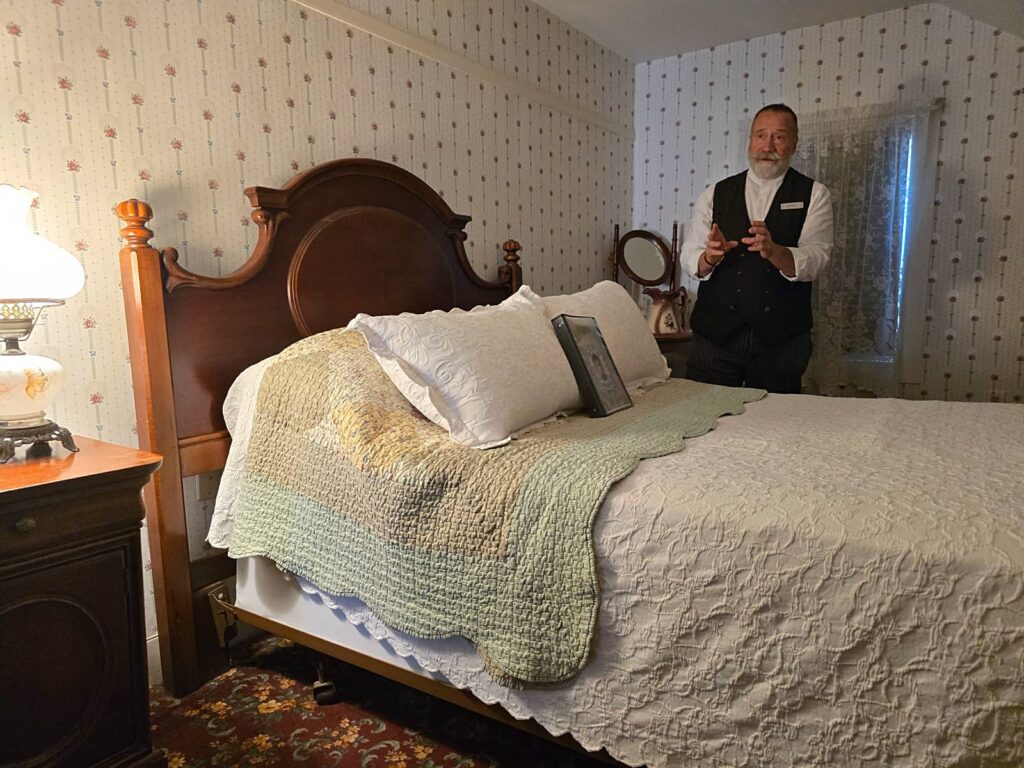 Lizzie Borden House Hosea Knowlton room
